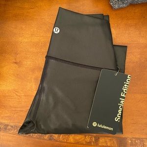 Lululemon Wunder Under black shine  28” size 4